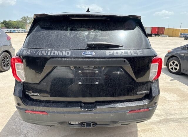 
								Salvaged Cars 2021 Ford Explorer full									