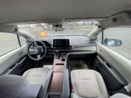 
										Salvaged Cars 2021 Toyota Sienna full									
