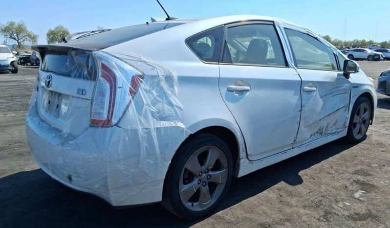 
								Salvaged Cars 2015 Toyota Prius full									