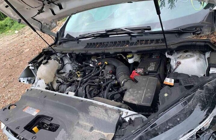 
								Salvaged Cars 2023 Ford Edge full									
