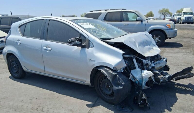 
								Salvaged Cars 2016 Toyota Prius C full									