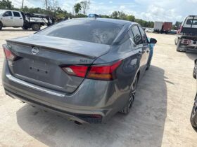 Salvaged Cars 2021 Nissan Altima