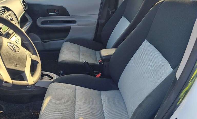 
								Salvaged Cars 2013 Toyota Prius C full									