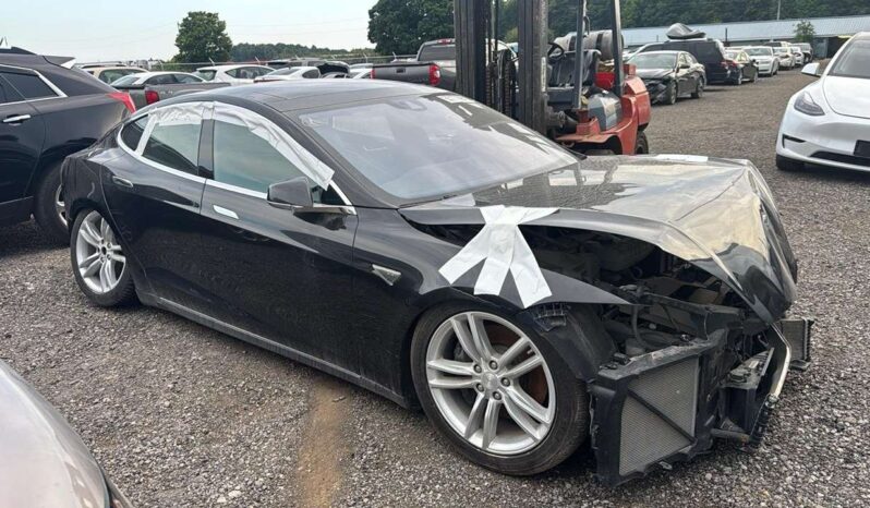 
								Salvaged Cars 2015 Tesla Model S full									