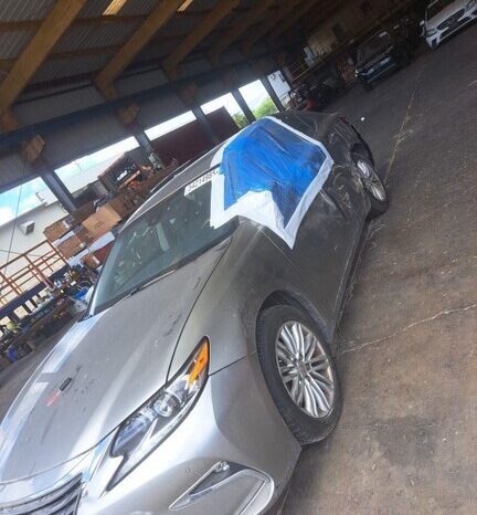 
								Salvaged Cars 2016 Lexus ES full									