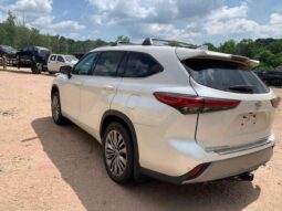 
										Salvaged Cars 2020 Toyota Highlander full									