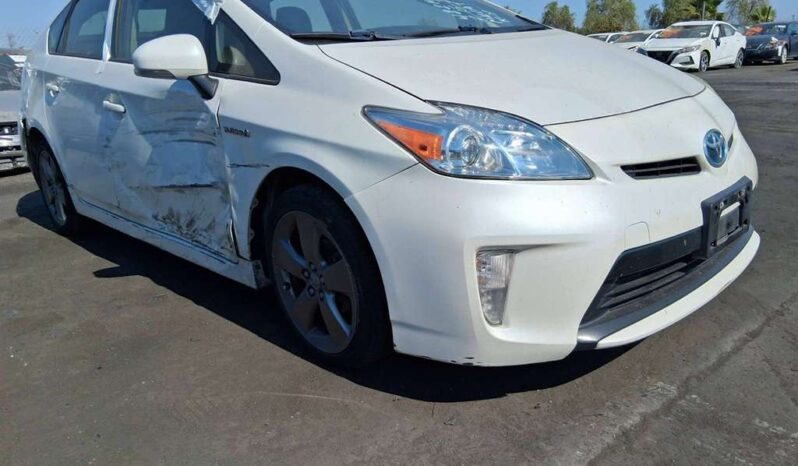 
								Salvaged Cars 2015 Toyota Prius full									