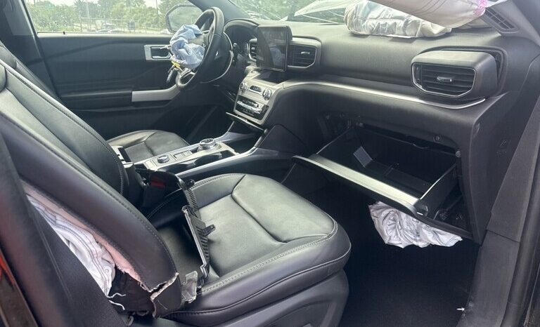 
								Salvaged Cars 2023 Ford Explorer full									
