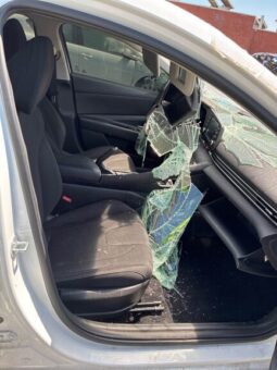 
										Salvaged Cars 2021 Hyundai Elantra full									