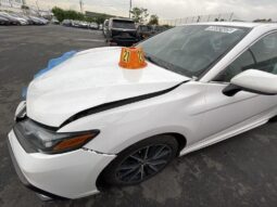 
										Salvaged Cars 2021 Toyota Camry full									