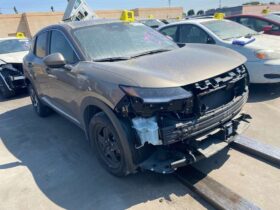 Salvaged Cars 2025 Nissan Kicks MPV