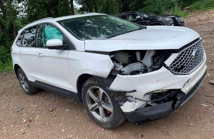 
								Salvaged Cars 2023 Ford Edge full									