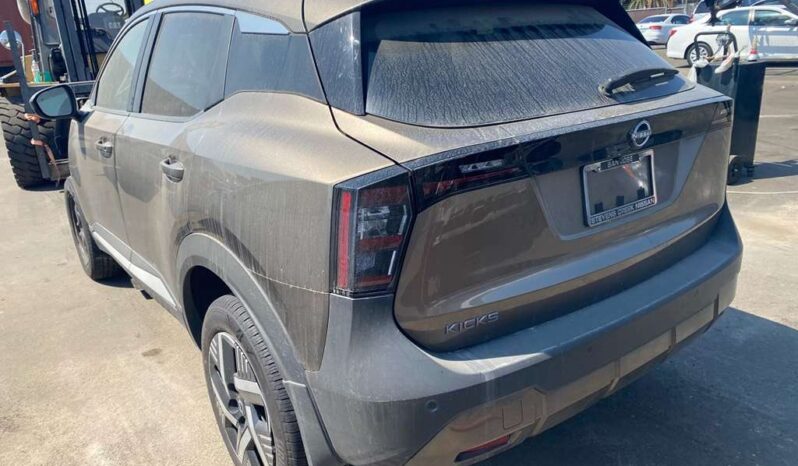 
								Salvaged Cars 2025 Nissan Kicks MPV full									