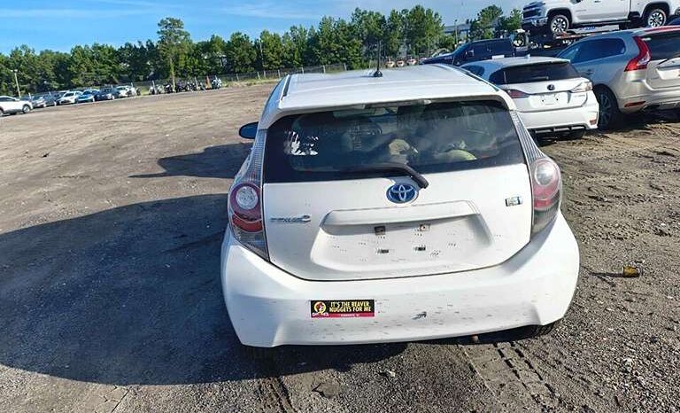 
								Salvaged Cars 2013 Toyota Prius C full									