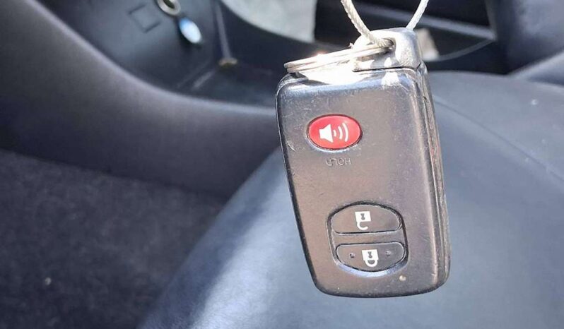 
								Salvaged Cars 2015 Toyota Prius full									