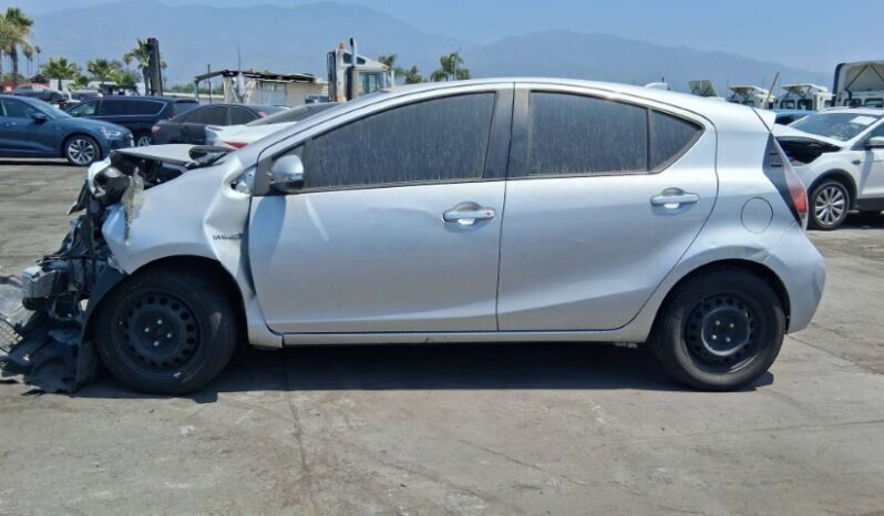
								Salvaged Cars 2016 Toyota Prius C full									