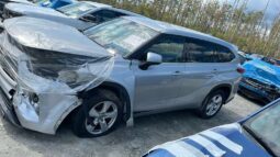 
										Salvaged Cars 2021 Toyota Highlander full									