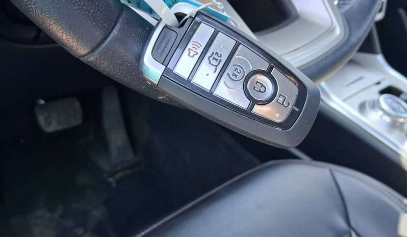 
								Salvaged Cars 2021 Ford Explorer full									