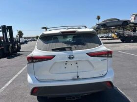 Salvaged Cars 2022 Toyota Highlander