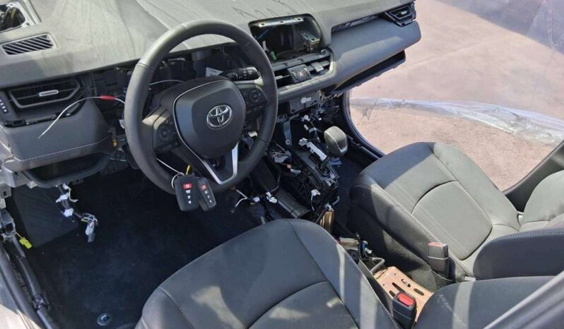 
								Salvaged Cars 2024 Toyota RAV4 full									