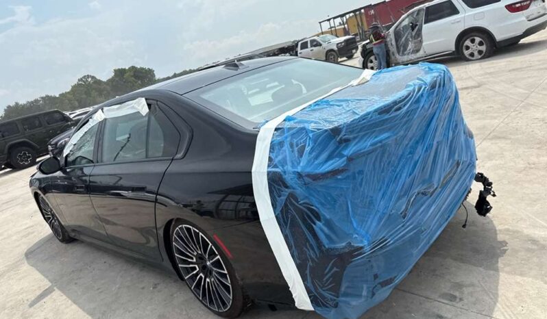 
								Salvaged Cars 2024 BMW 740i full									