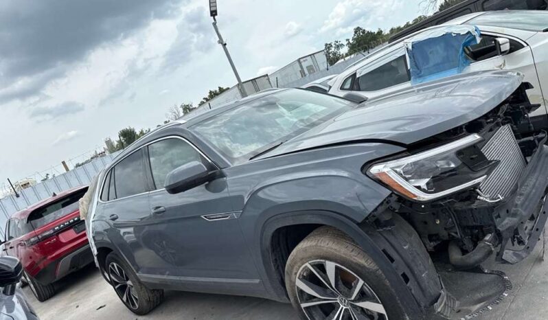 
								Salvaged Cars 2025 Volkswagen Atlas Cross Sport full									