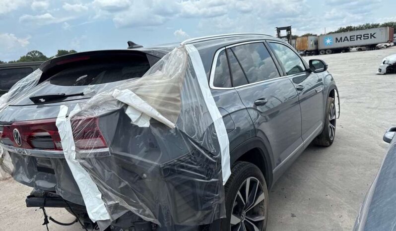 
								Salvaged Cars 2025 Volkswagen Atlas Cross Sport full									