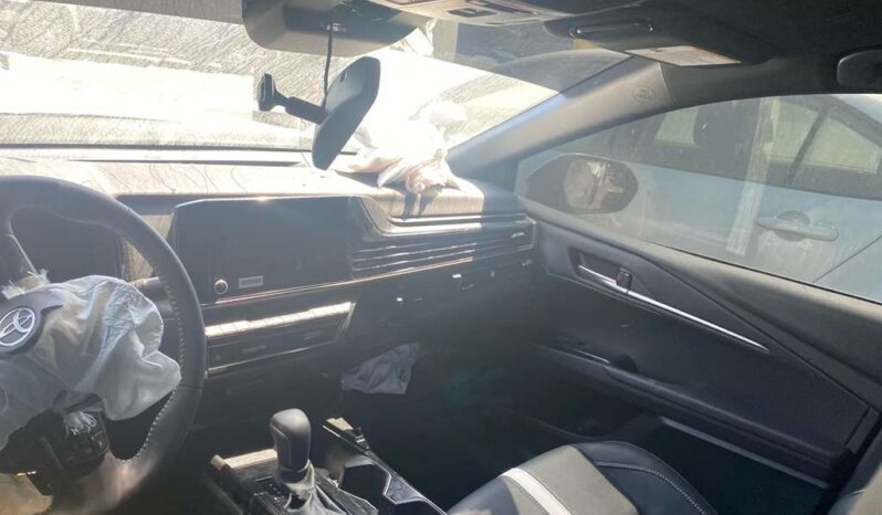 
								Salvaged Cars 2025 Toyota Camry full									