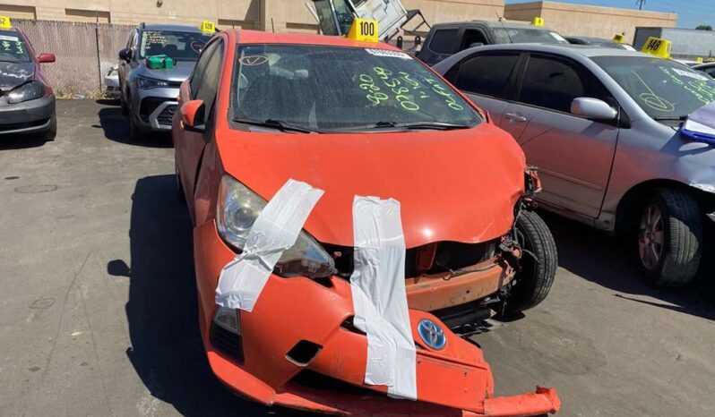 
								Salvaged Cars 2014 Toyota Prius C full									