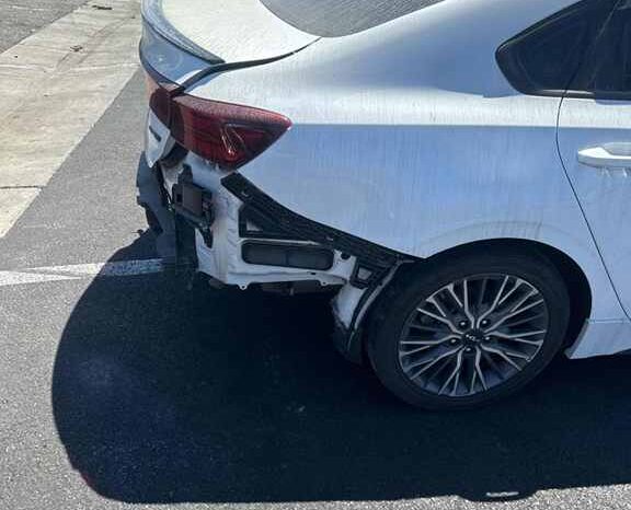 
								Salvaged Cars 2023 Kia Forte full									