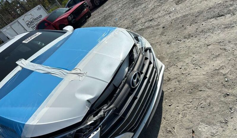 
								Salvaged Cars 2020 Hyundai Elantra full									