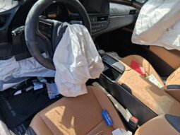 
										Salvaged Cars 2022 Lexus ES full									
