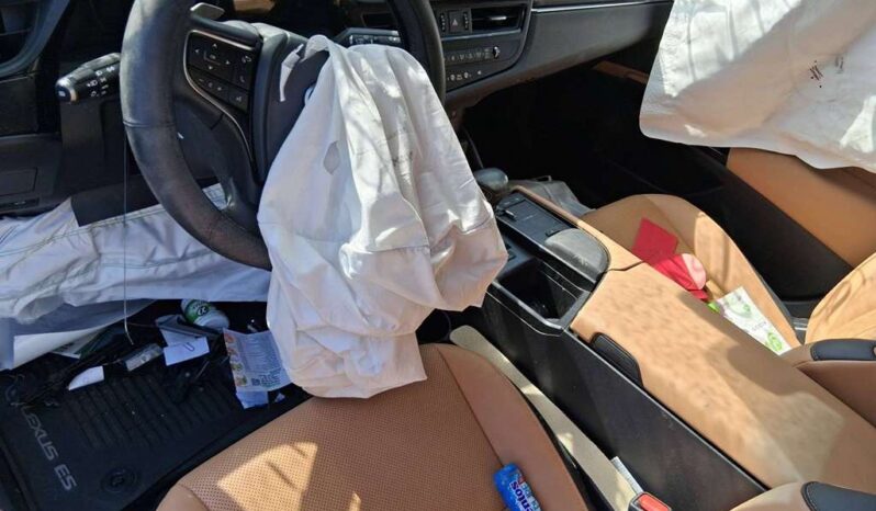 
								Salvaged Cars 2022 Lexus ES full									