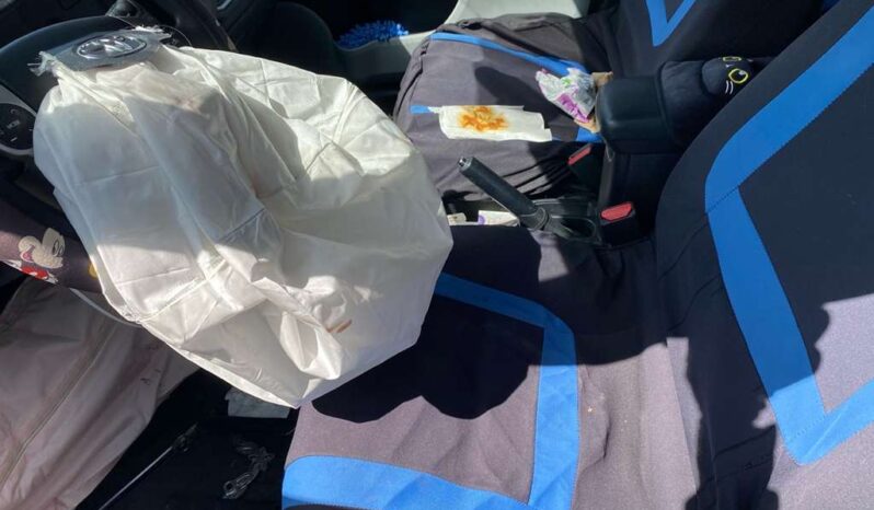 
								Salvaged Cars 2014 Toyota Prius C full									