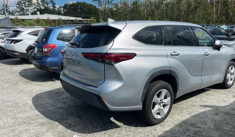 
								Salvaged Cars 2021 Toyota Highlander full									
