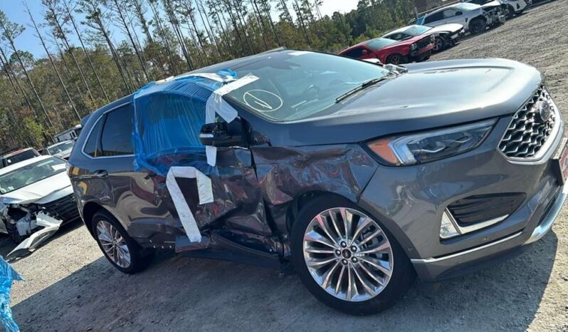 
								Salvaged Cars 2024 Ford Edge full									