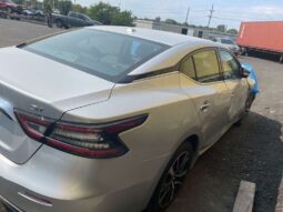 
										Salvaged Cars 2023 Nissan Maxima full									
