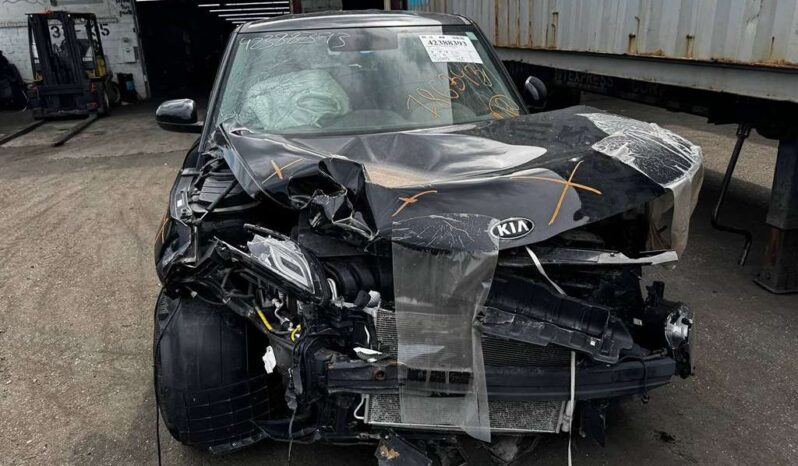 
								Salvaged Cars 2021 Kia Soul full									