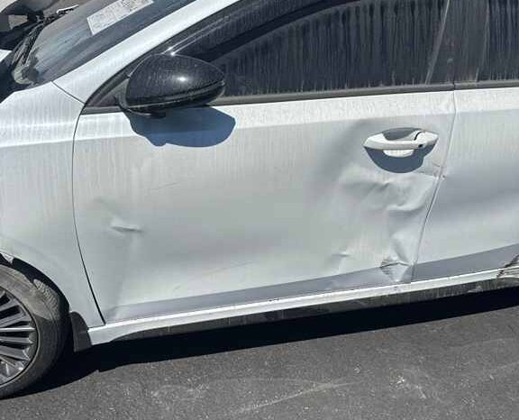 
								Salvaged Cars 2023 Kia Forte full									