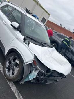 
										Salvaged Cars 2025 Hyundai Venue full									