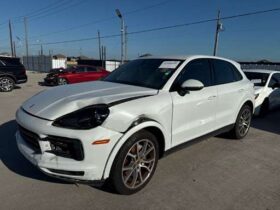 Salvaged Cars 2019 Porsche Cayenne