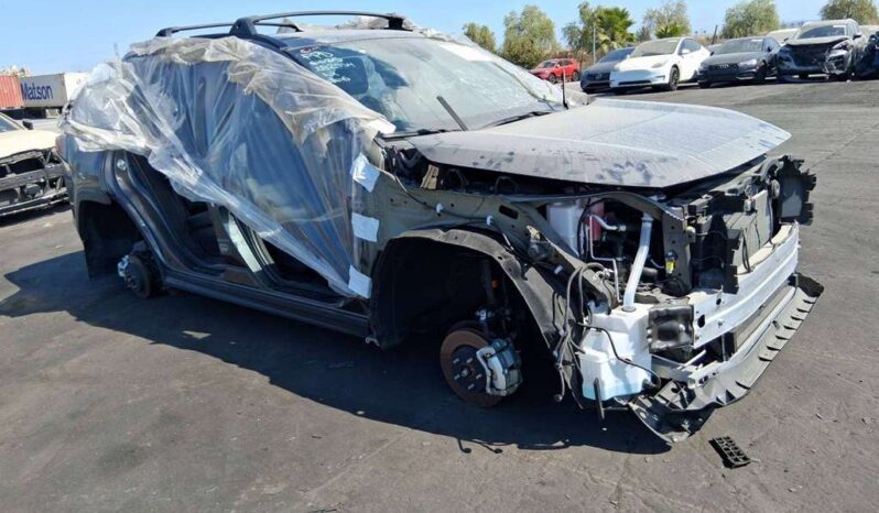 
								Salvaged Cars 2024 Toyota RAV4 full									