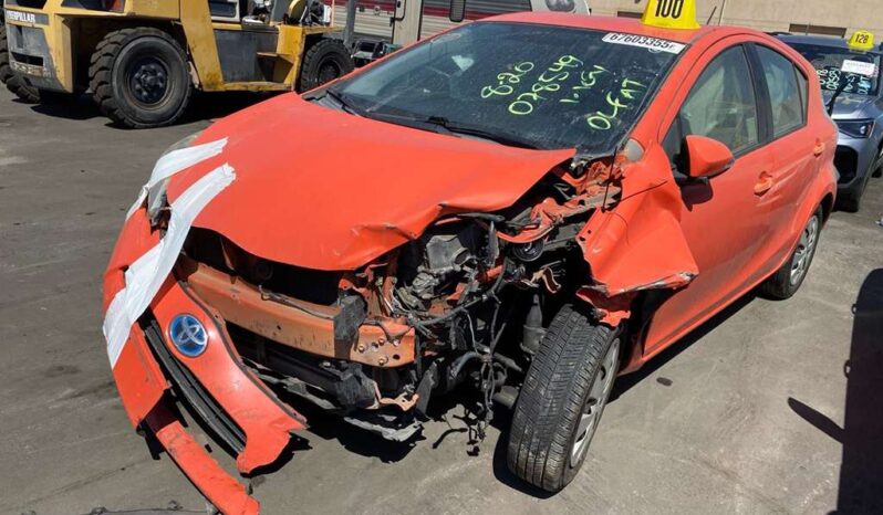 
								Salvaged Cars 2014 Toyota Prius C full									