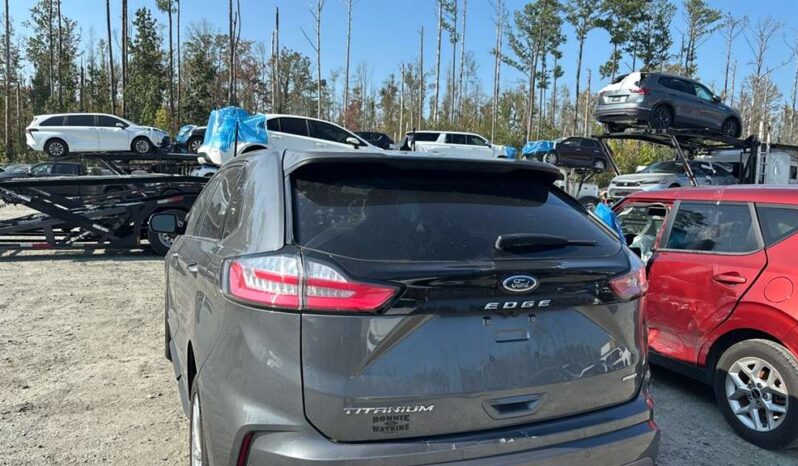 
								Salvaged Cars 2024 Ford Edge full									