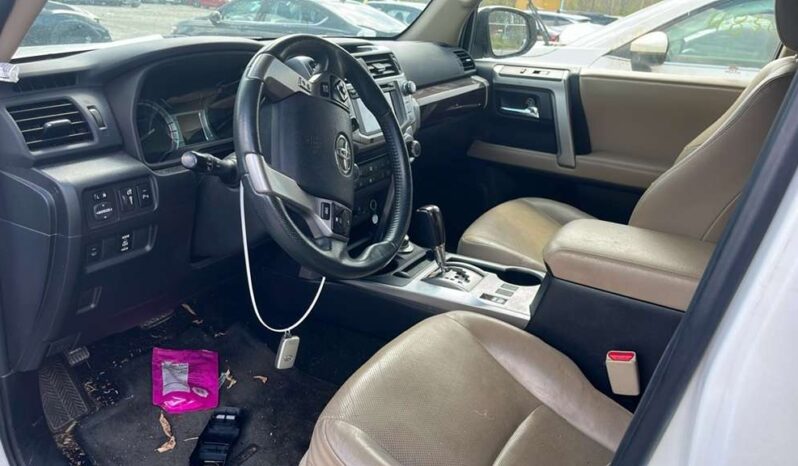 
								Salvaged Cars 2015 Toyota 4-Runner full									
