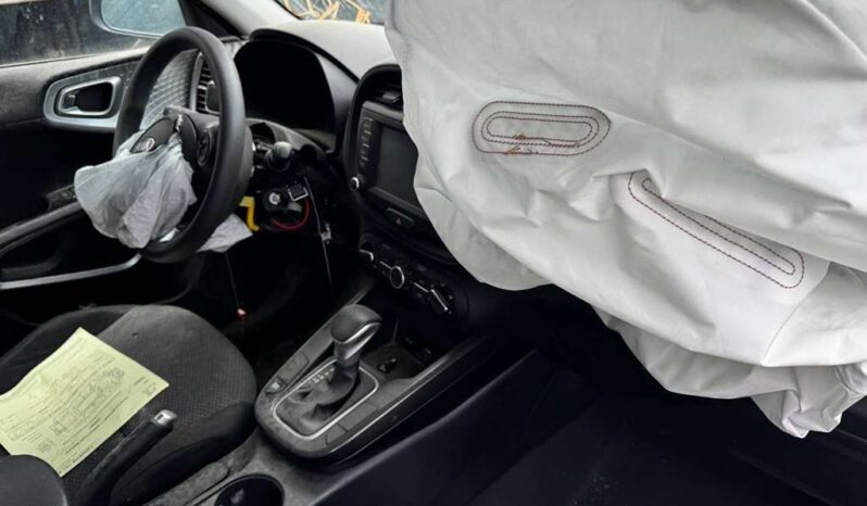 
								Salvaged Cars 2021 Kia Soul full									