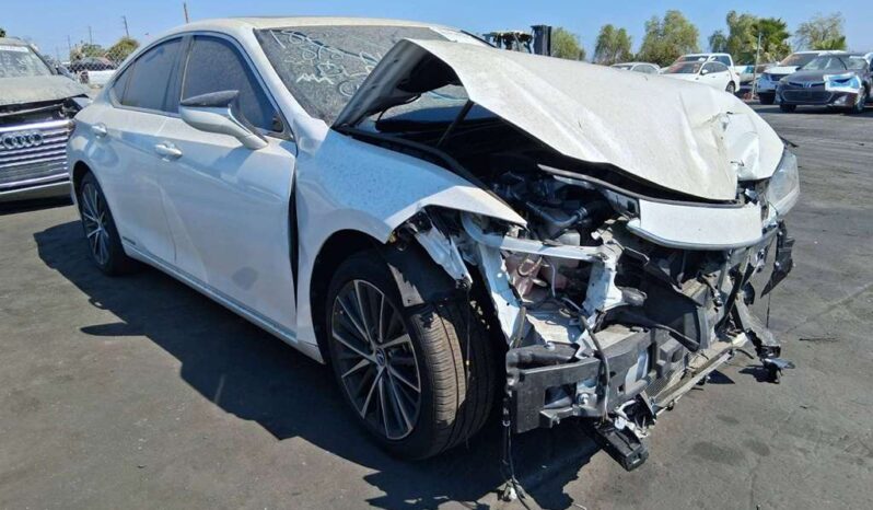 
								Salvaged Cars 2022 Lexus ES full									
