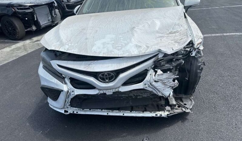 
								Salvaged Cars 2022 Toyota Camry full									