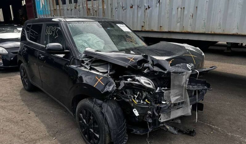 
								Salvaged Cars 2021 Kia Soul full									