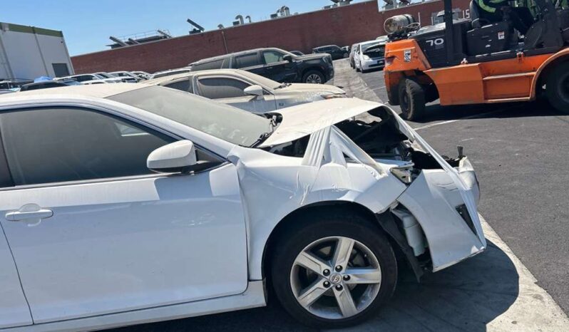 
								Salvaged Cars 2014 Toyota Camry full									